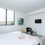King Bed Brand New Oasis Minutes To Brickell