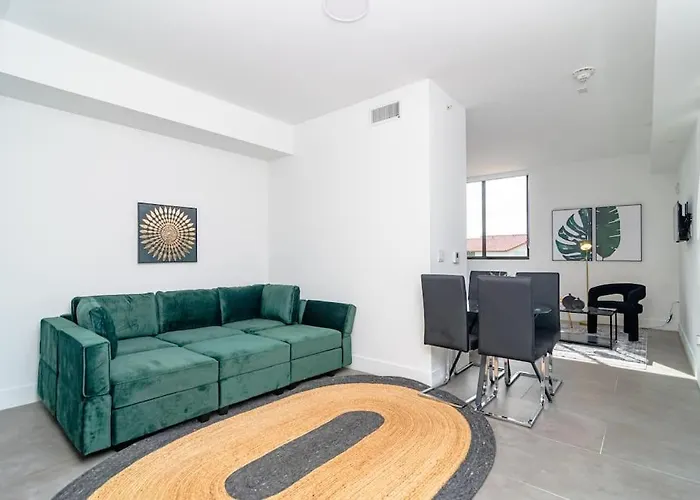 King Bed Brand New Oasis Minutes To Brickell
